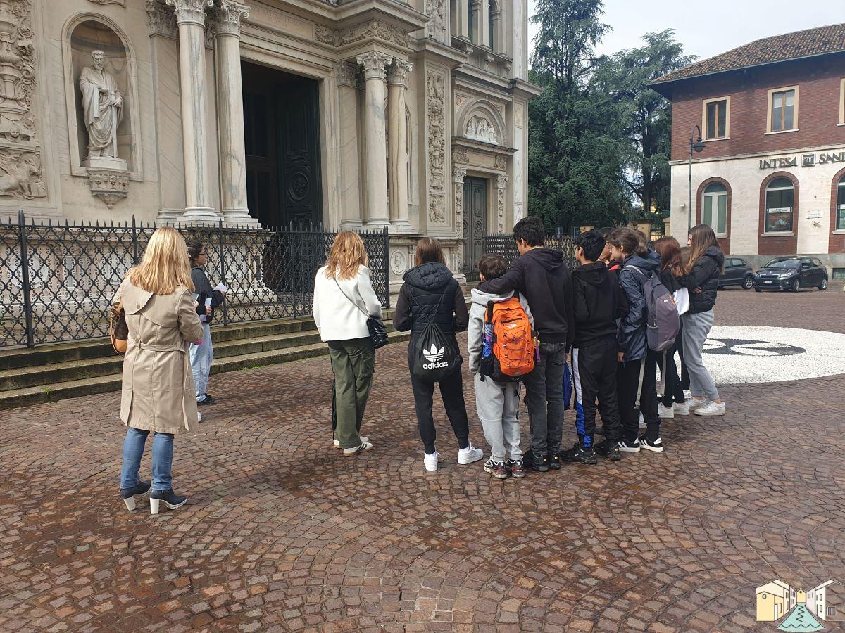 Guide turistiche e turisti in erba a Magenta alla scoperta delle bellezze che abbiamo