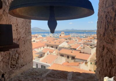 La chiesa di San Francesco nel centro di Alghero: costruita dai frati provenienti dalla Spagna