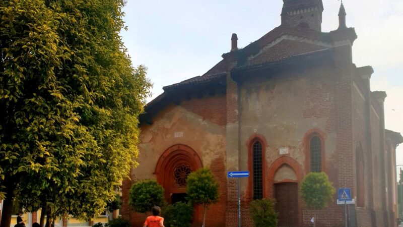 Da Magenta a Milano Porta Ticinese in mountain bike passando davanti alla bellissima chiesa di San Cristoforo