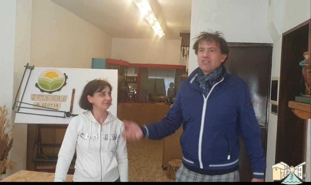 Cuggiono, Francesco Bigogno alla bottega Trucioli di Storia dove il legno ci porta indietro nel tempo con Giovanni e Gabriella