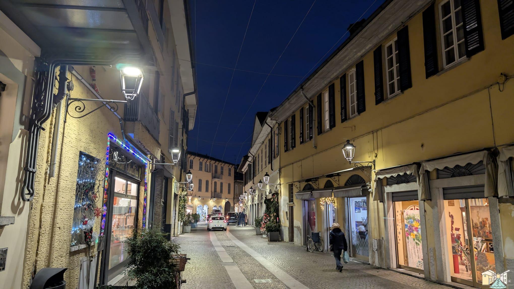 Corbetta, niente luminarie natalizie nel centro storico. Sindaco Ballarini: “I commercianti non le hanno volute”