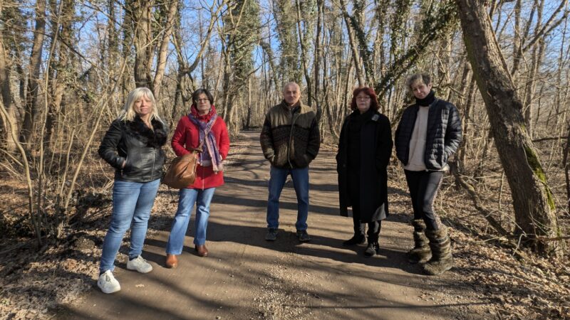 Bernate, strada della Piarda devastata dalle buche, i residenti: “Anche noi abbiamo diritto di vivere in sicurezza”